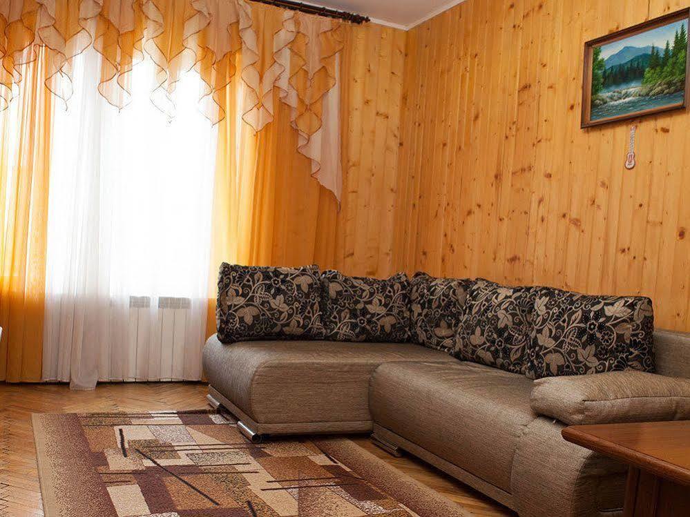 Ялинка Готель Vyshkiv מראה חיצוני תמונה